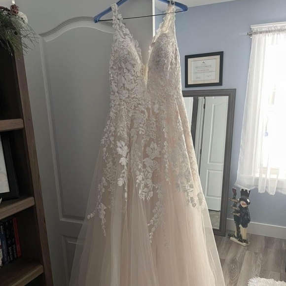 Allure Wedding Dress - Picture 5 of 6